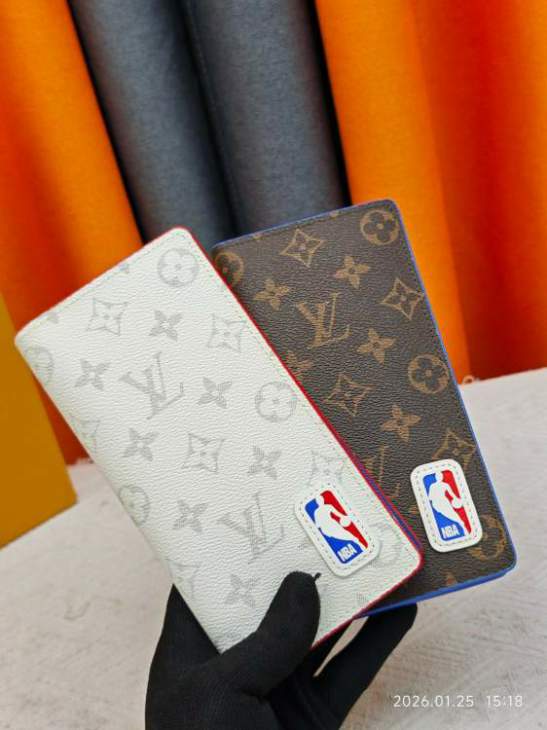 Picture of Louis Vuitton Wallets _SKUfw224596557fw